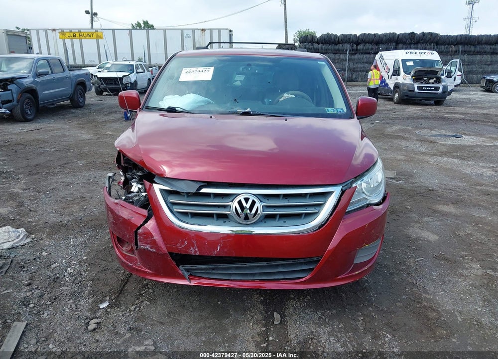 2012 VOLKSWAGEN ROUTAN VIN: 2C4RVABG1CR240838