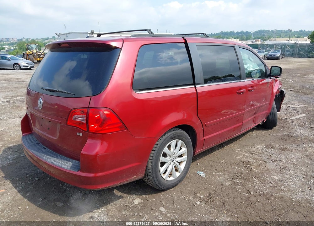 2012 VOLKSWAGEN ROUTAN VIN: 2C4RVABG1CR240838