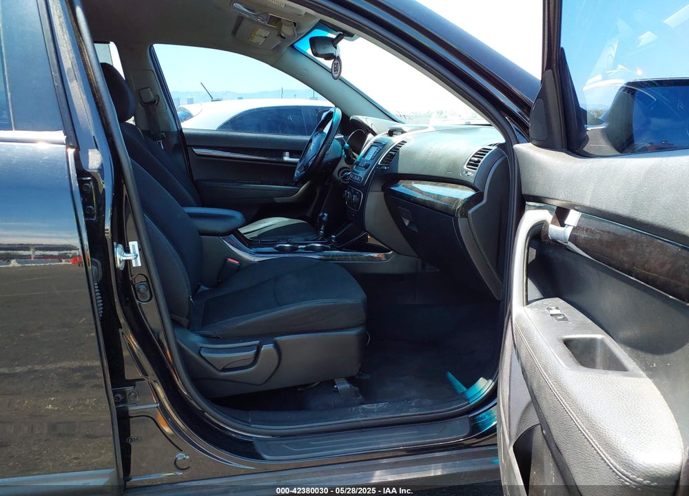 2015 KIA SORENTO VIN: 5XYKT4A65FG580178