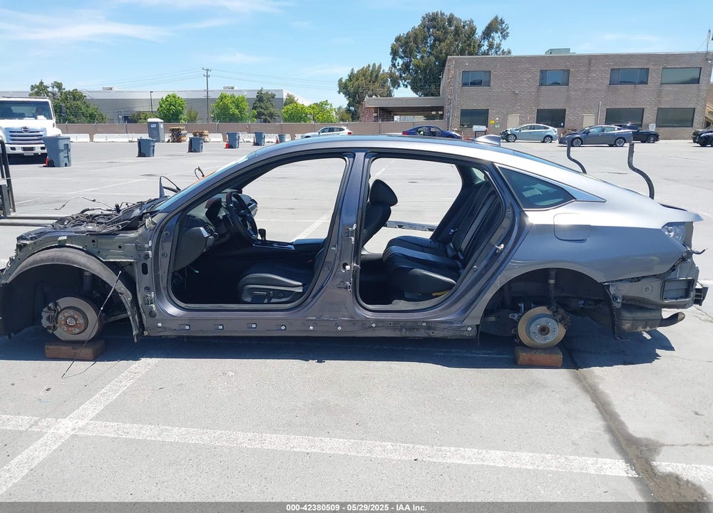 2018 HONDA ACCORD VIN: 1HGCV1F37JA145894