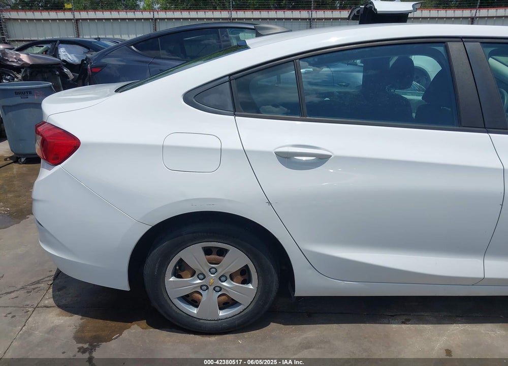 2018 CHEVROLET CRUZE VIN: 1G1BC5SM8J7126329