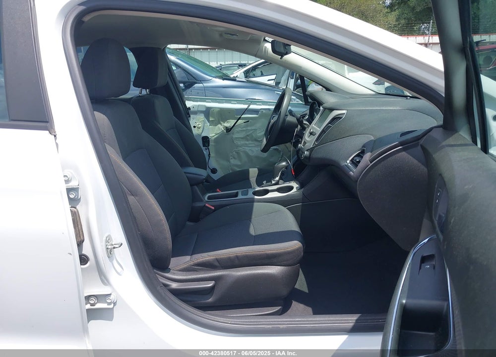 2018 CHEVROLET CRUZE VIN: 1G1BC5SM8J7126329