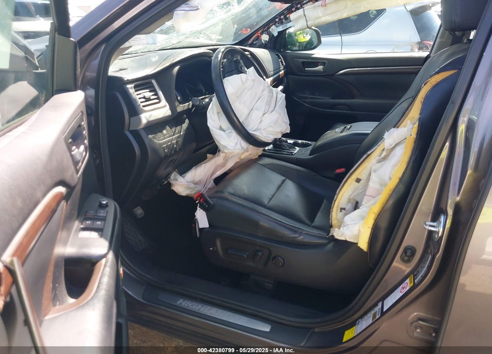2015 TOYOTA HIGHLANDER LIMITED V6 VIN: 5TDDKRFH2FS139999