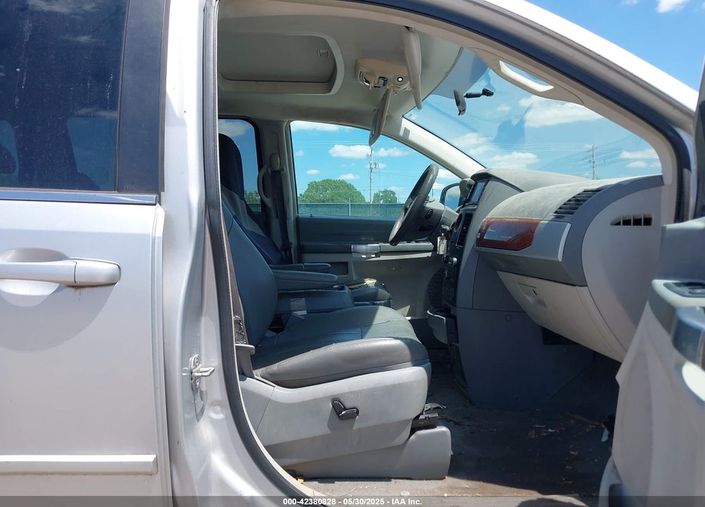 2008 CHRYSLER TOWN & COUNTRY TOURING VIN: 2A8HR54P98R118426