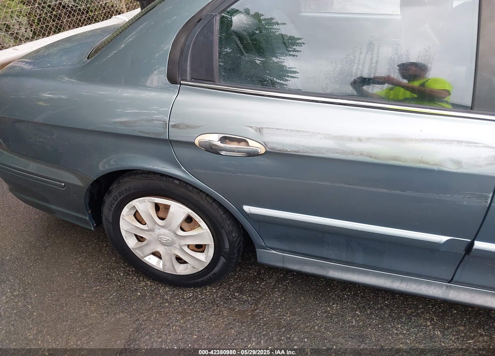 2004 HYUNDAI SONATA VIN: KMHWF25S74A057418