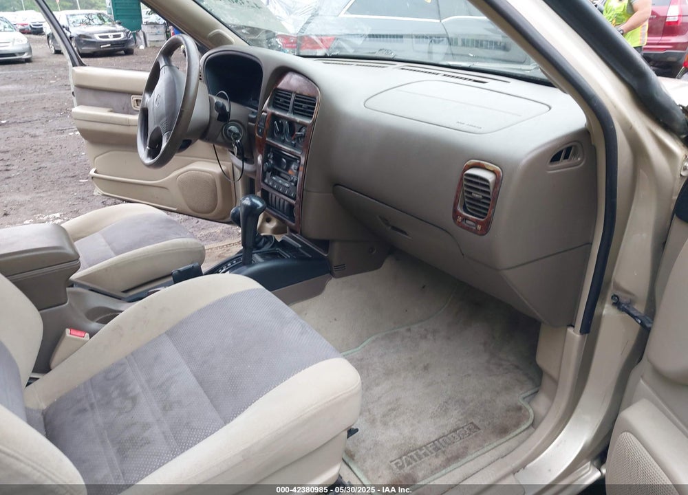 2000 NISSAN PATHFINDER LE/SE/XE VIN: JN8AR07Y5YW418444