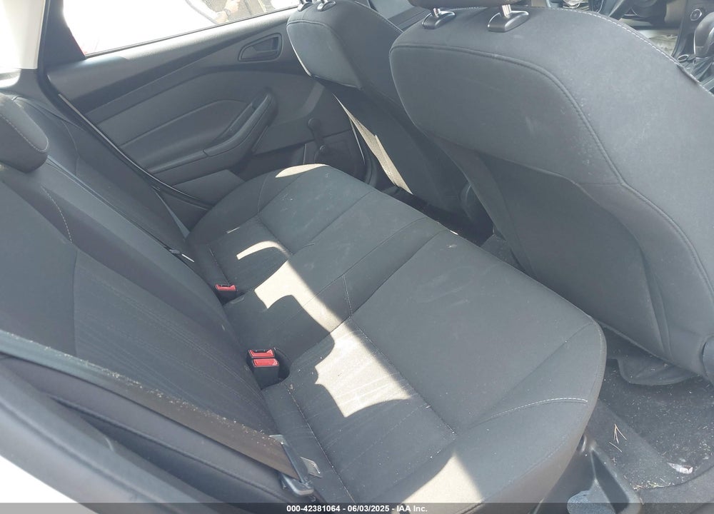 2016 FORD FOCUS VIN: 1FADP3E28GL335417