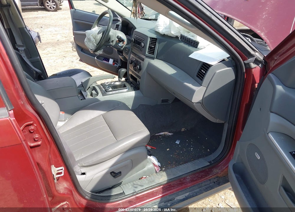 2007 JEEP GRAND CHEROKEE VIN: 1J8HR48P27C700525