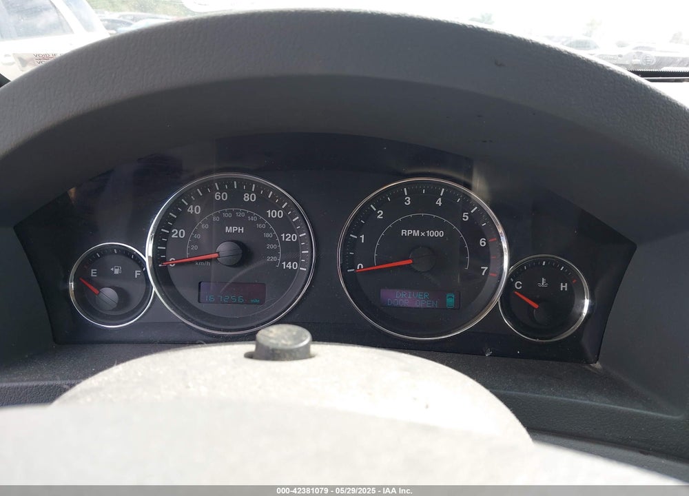 2007 JEEP GRAND CHEROKEE VIN: 1J8HR48P27C700525