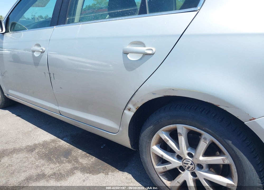 2010 VOLKSWAGEN JETTA VIN: 3VWRZ7AJ9AM115141