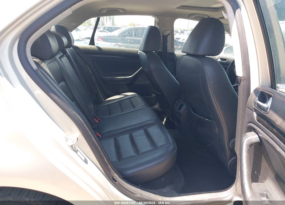 2010 VOLKSWAGEN JETTA VIN: 3VWRZ7AJ9AM115141
