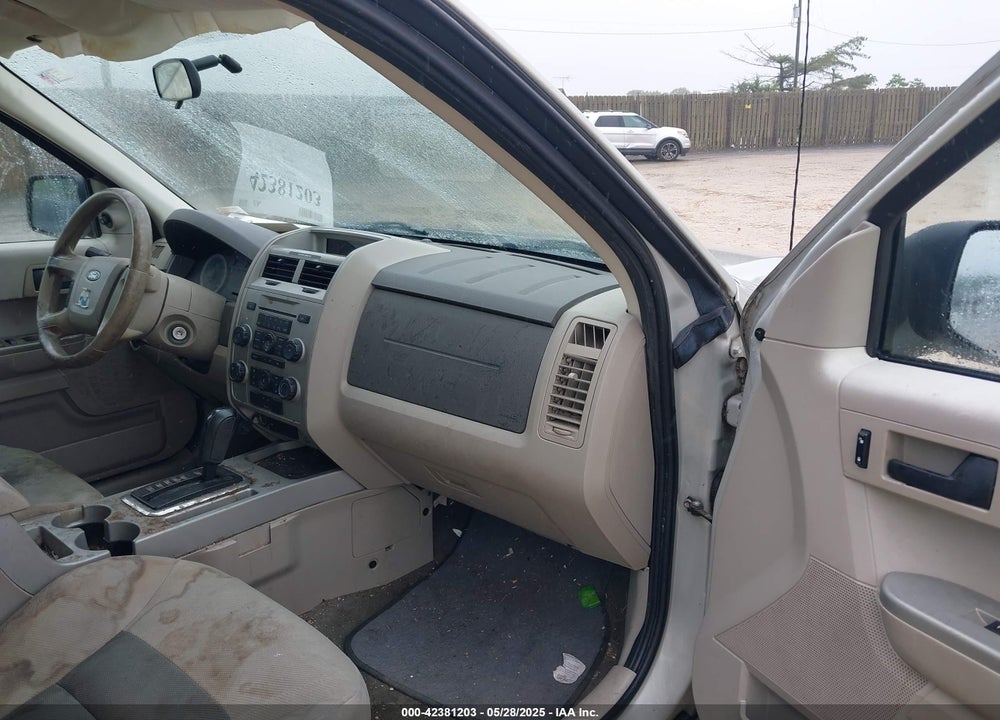 2008 FORD ESCAPE VIN: 1FMCU03158KC06061