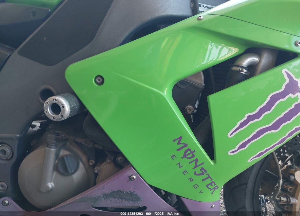 2005 KAWASAKI NINJA ZX 10R VIN: JKAZXCC145A023298