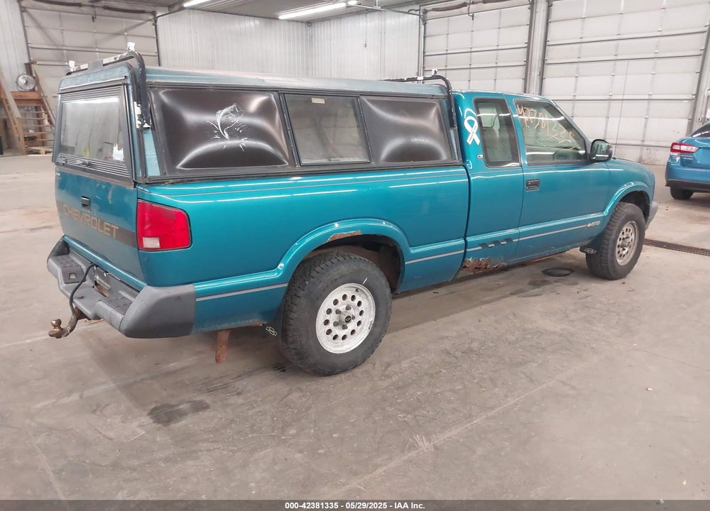 1995 CHEVROLET S TRUCK S10 VIN: 1GCDT19W4S8126453