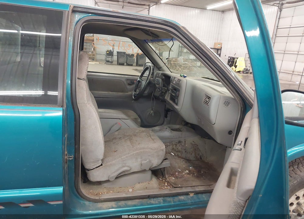 1995 CHEVROLET S TRUCK S10 VIN: 1GCDT19W4S8126453