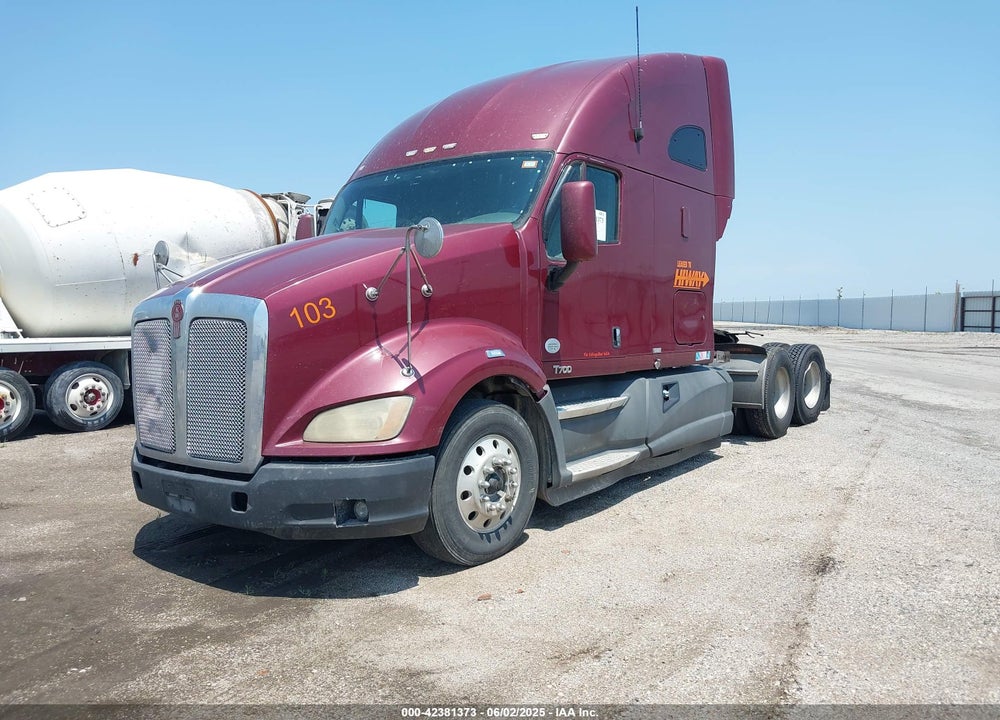 2012 KENWORTH T700 T700 VIN: 1XKFD48X9CJ315678