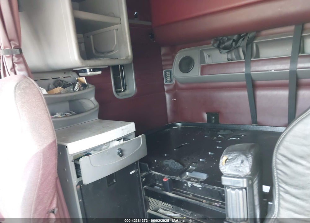 2012 KENWORTH T700 T700 VIN: 1XKFD48X9CJ315678
