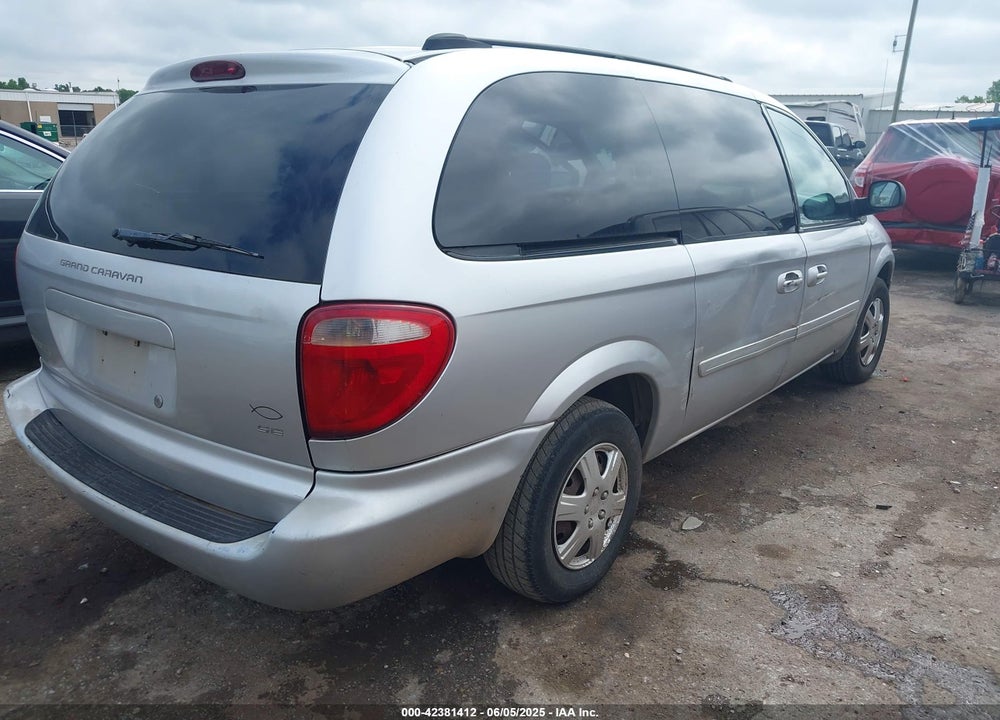 2005 DODGE GRAND CARAVAN VIN: 2D4GP24R35R388212