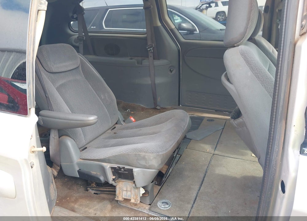 2005 DODGE GRAND CARAVAN VIN: 2D4GP24R35R388212