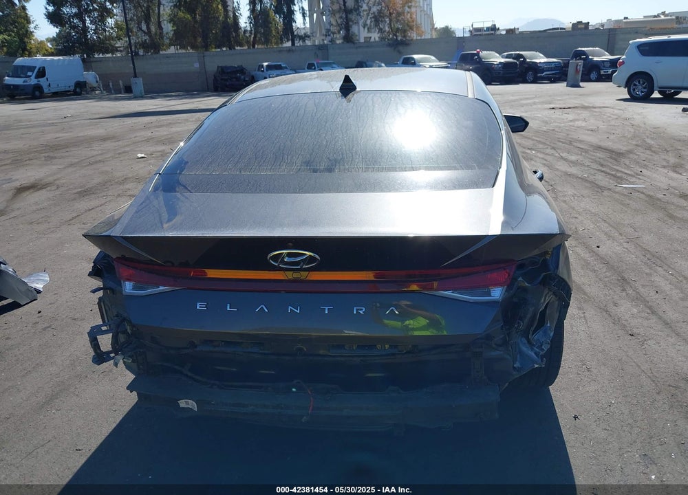 2021 HYUNDAI ELANTRA VIN: 5NPLM4AG1MH038821