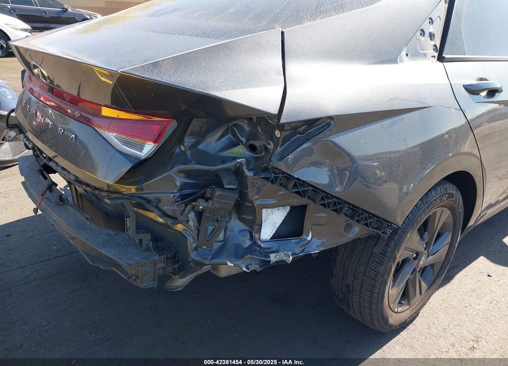 2021 HYUNDAI ELANTRA VIN: 5NPLM4AG1MH038821