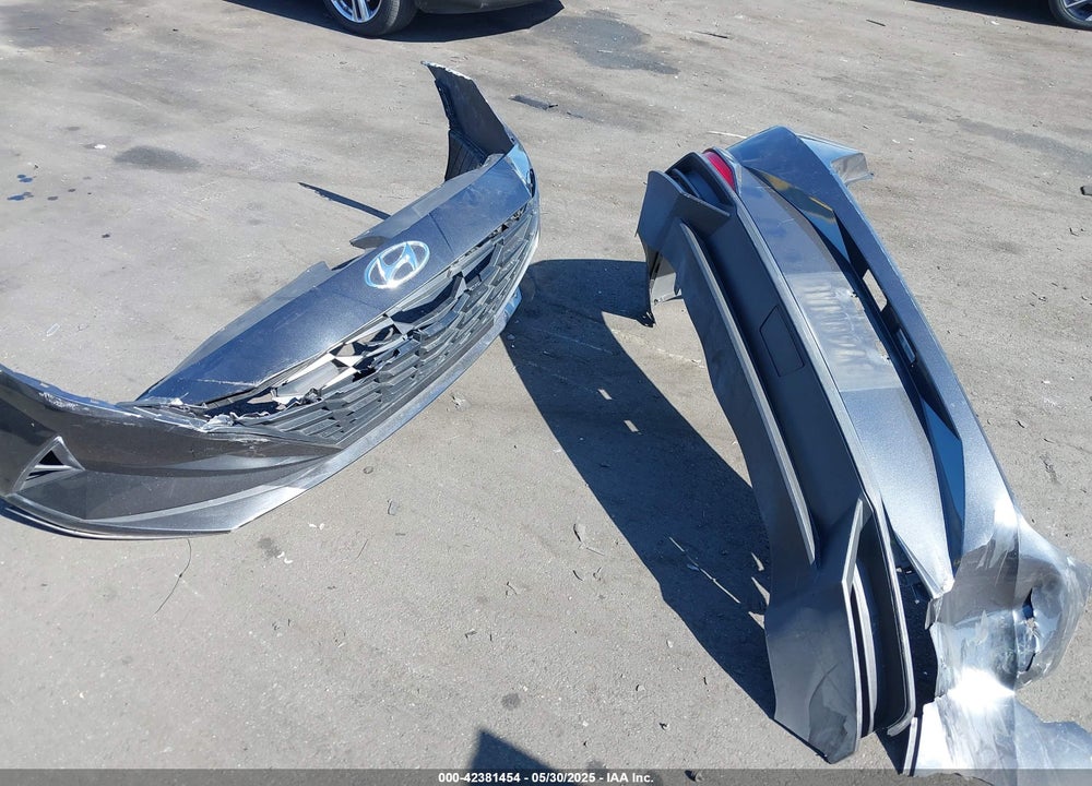2021 HYUNDAI ELANTRA VIN: 5NPLM4AG1MH038821