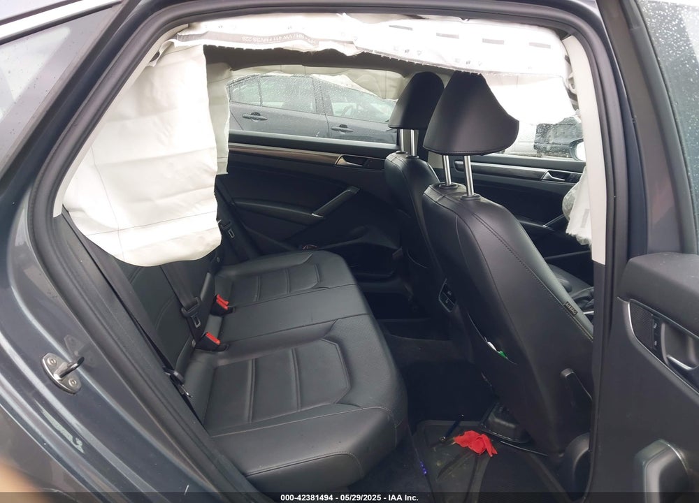 2017 VOLKSWAGEN PASSAT VIN: 1VWBT7A3XHC065396