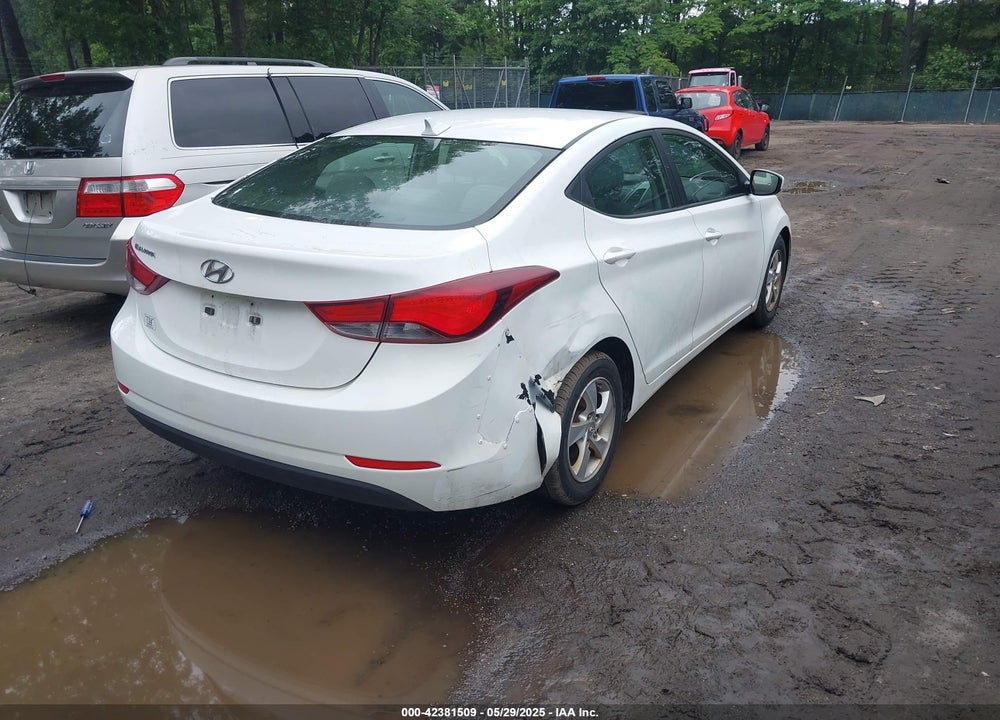2014 HYUNDAI ELANTRA VIN: 5NPDH4AE9EH484742
