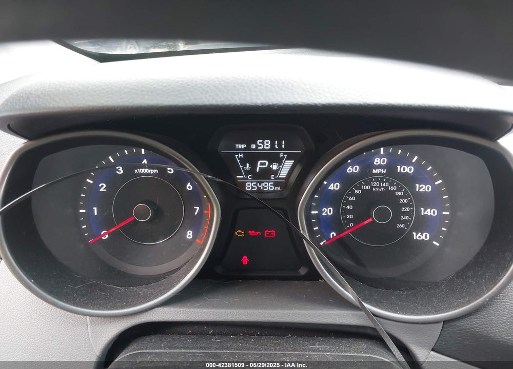 2014 HYUNDAI ELANTRA VIN: 5NPDH4AE9EH484742