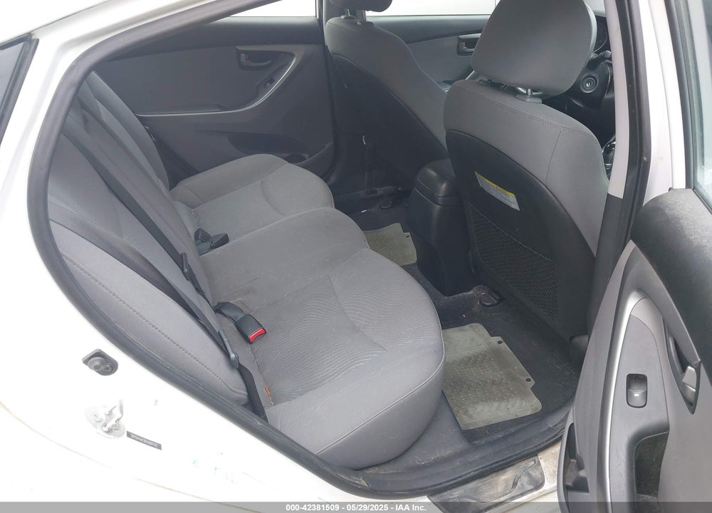 2014 HYUNDAI ELANTRA VIN: 5NPDH4AE9EH484742