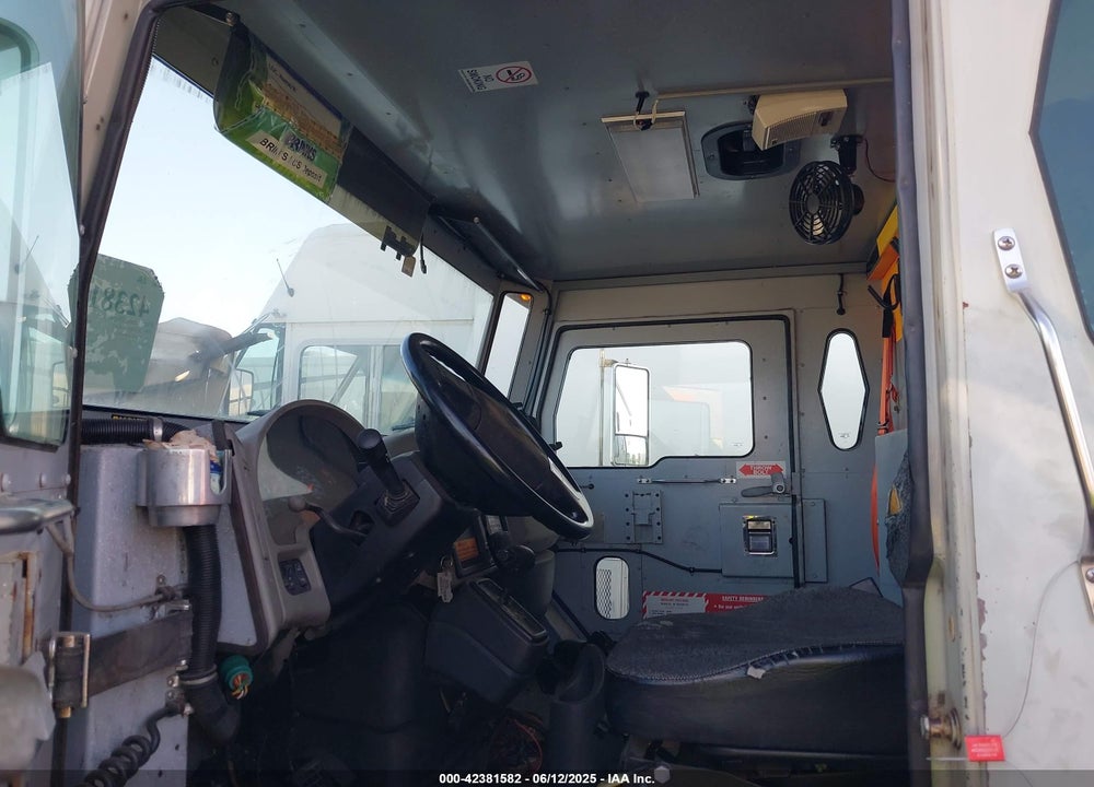2009 INTERNATIONAL 4000 4300 VIN: 1HTMMAAM09H094248
