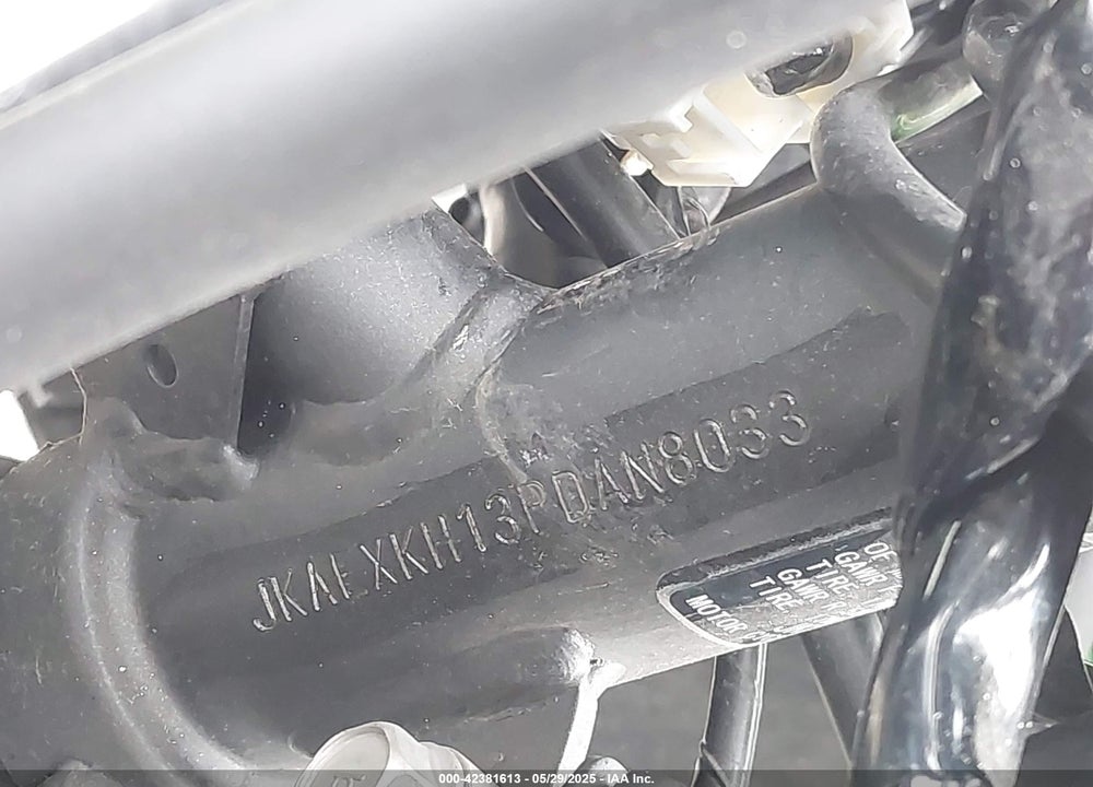 2023 KAWASAKI EX400 VIN: JKAEXKH13PDAN8033
