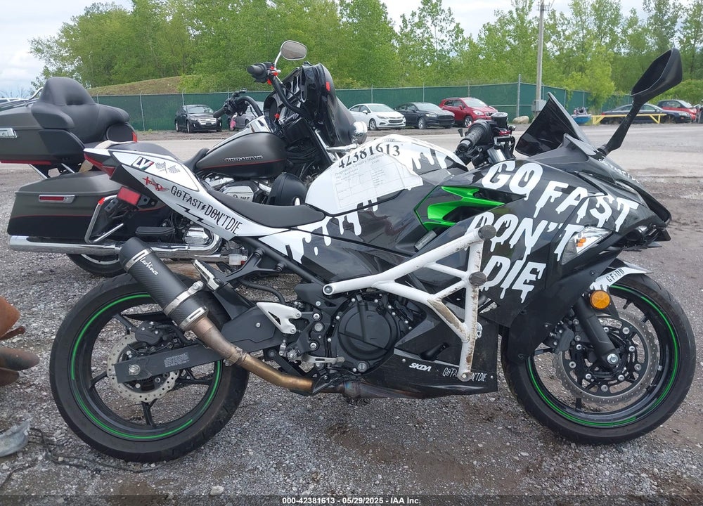 2023 KAWASAKI EX400 VIN: JKAEXKH13PDAN8033