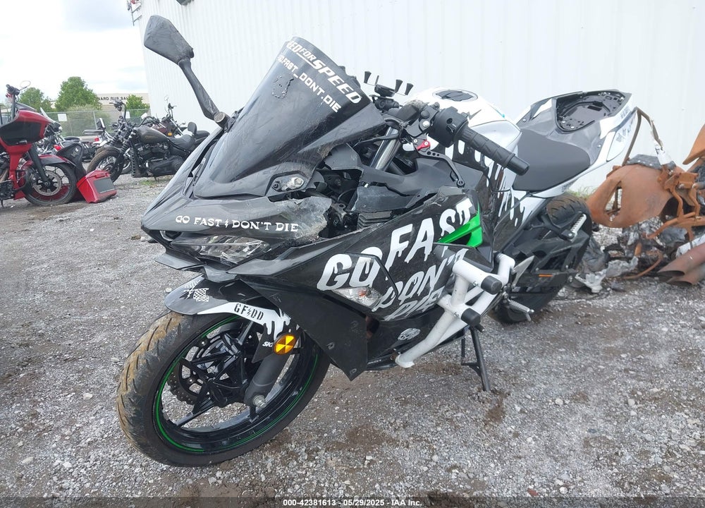 2023 KAWASAKI EX400 VIN: JKAEXKH13PDAN8033