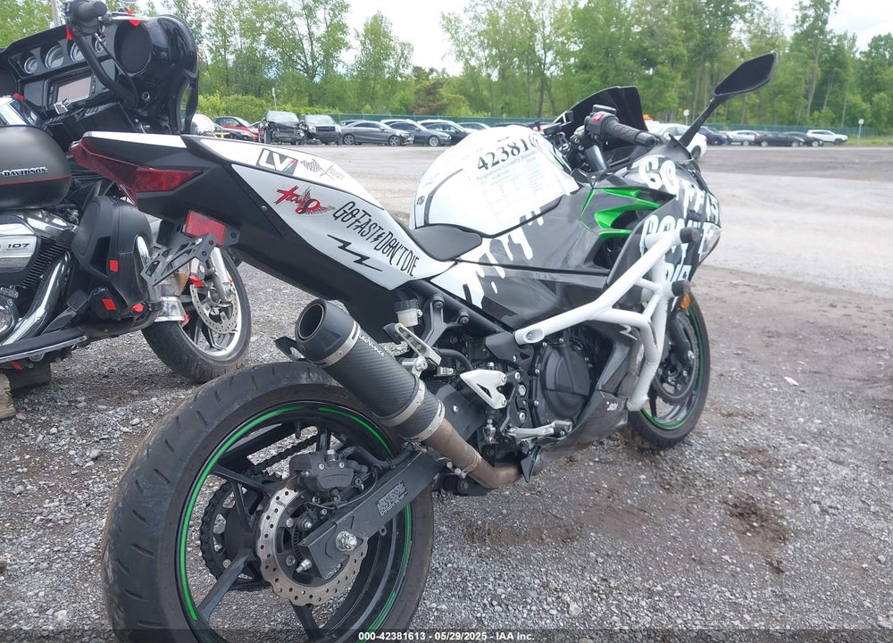 2023 KAWASAKI EX400 VIN: JKAEXKH13PDAN8033
