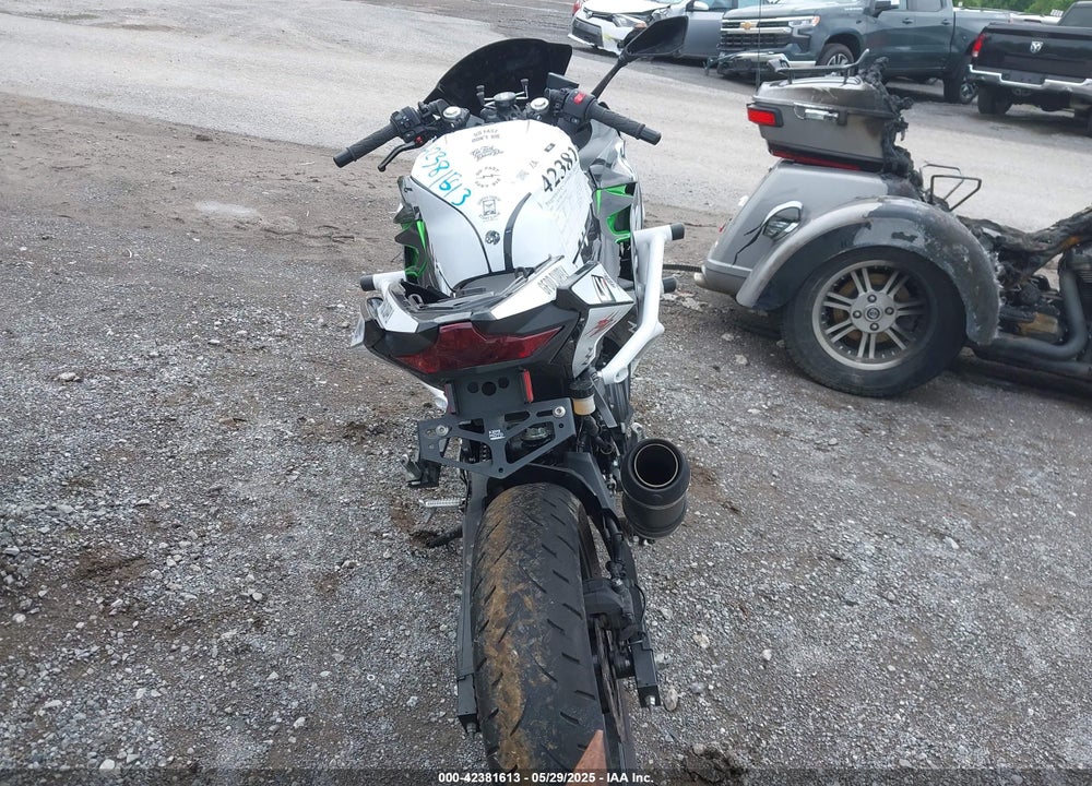 2023 KAWASAKI EX400 VIN: JKAEXKH13PDAN8033