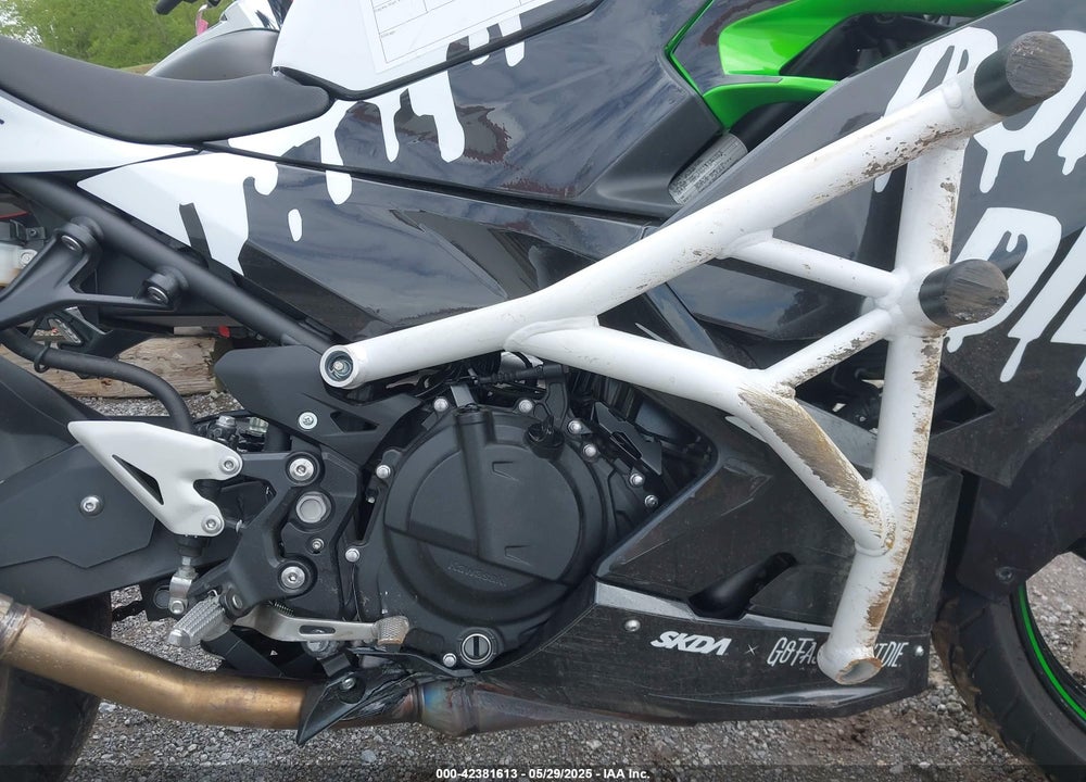 2023 KAWASAKI EX400 VIN: JKAEXKH13PDAN8033