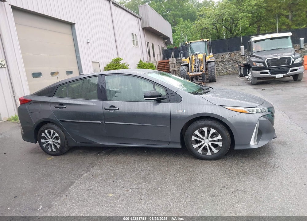 2018 TOYOTA PRIUS PRIME VIN: JTDKARFP8J3082428
