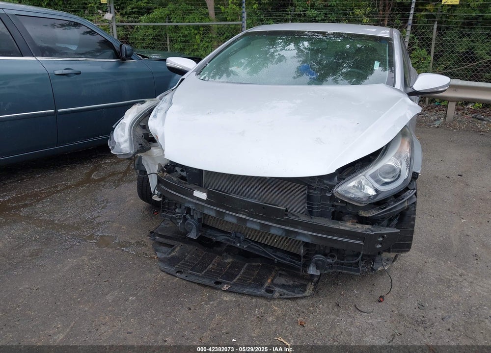 2014 HYUNDAI ELANTRA VIN: 5NPDH4AE6EH509290