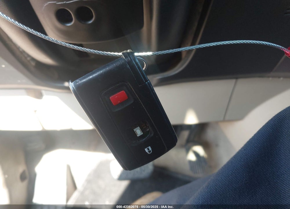 2005 TOYOTA PRIUS VIN: JTDKB20U357051637