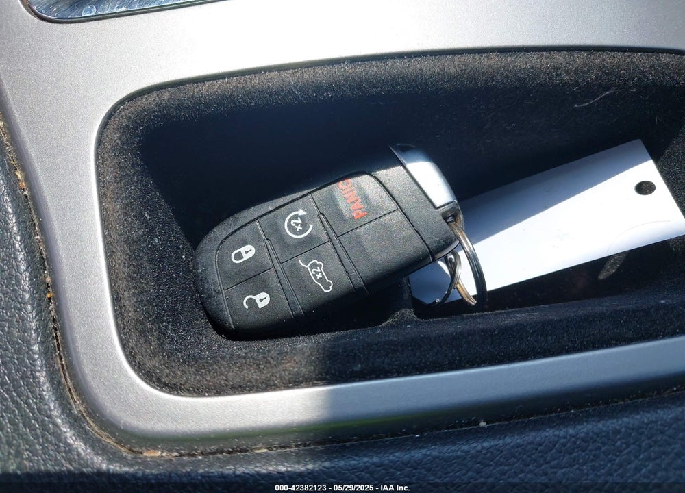 2021 JEEP GRAND CHEROKEE VIN: 1C4RJEBG4MC679383