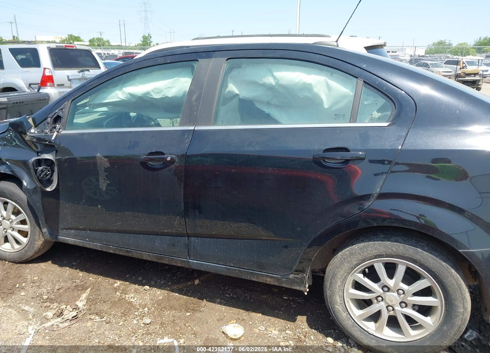 2020 CHEVROLET SONIC FWD  LT VIN: 1G1JD5SB8L4142445