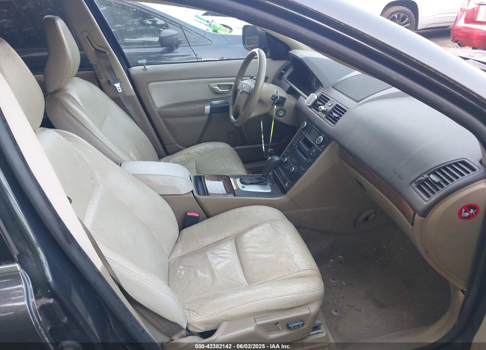 2011 VOLVO XC90 VIN: YV4952CY8B1590352