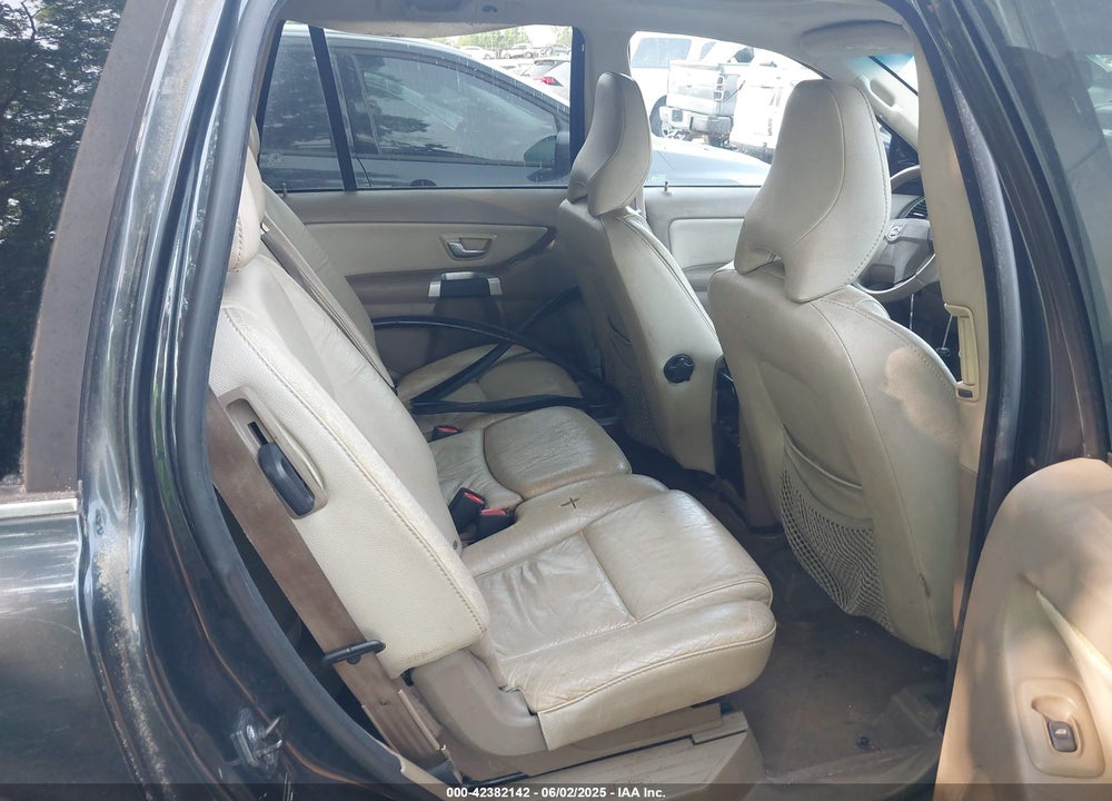 2011 VOLVO XC90 VIN: YV4952CY8B1590352