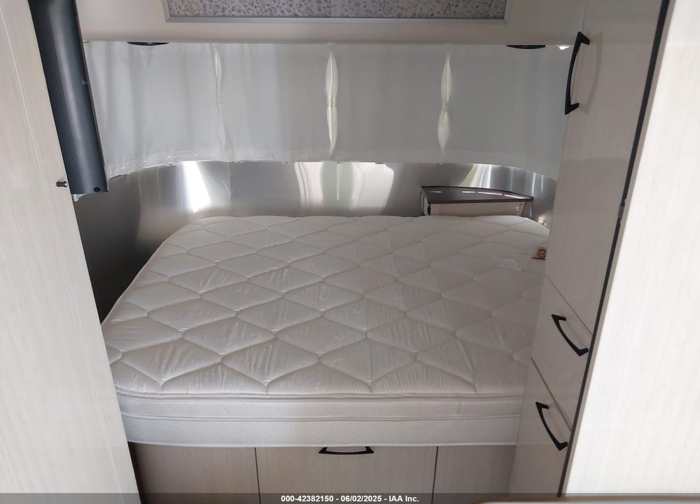 2018 AIRSTREAM INTERNATIONAL SERENITY 23FB TRAVEL TRAILER VIN: 1STKFAG24JJ544387