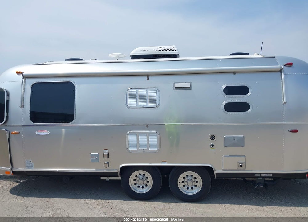 2018 AIRSTREAM INTERNATIONAL SERENITY 23FB TRAVEL TRAILER VIN: 1STKFAG24JJ544387