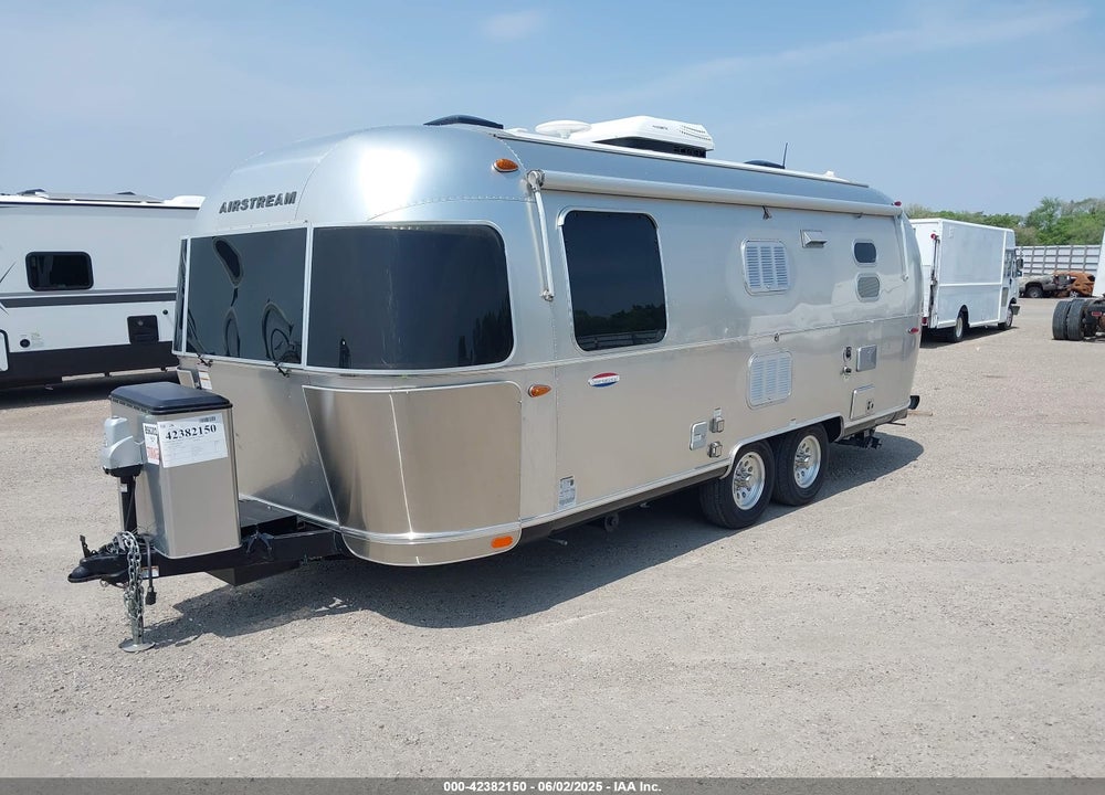 2018 AIRSTREAM INTERNATIONAL SERENITY 23FB TRAVEL TRAILER VIN: 1STKFAG24JJ544387