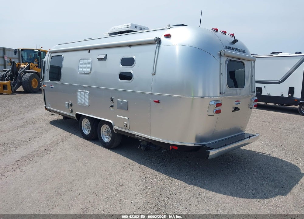 2018 AIRSTREAM INTERNATIONAL SERENITY 23FB TRAVEL TRAILER VIN: 1STKFAG24JJ544387
