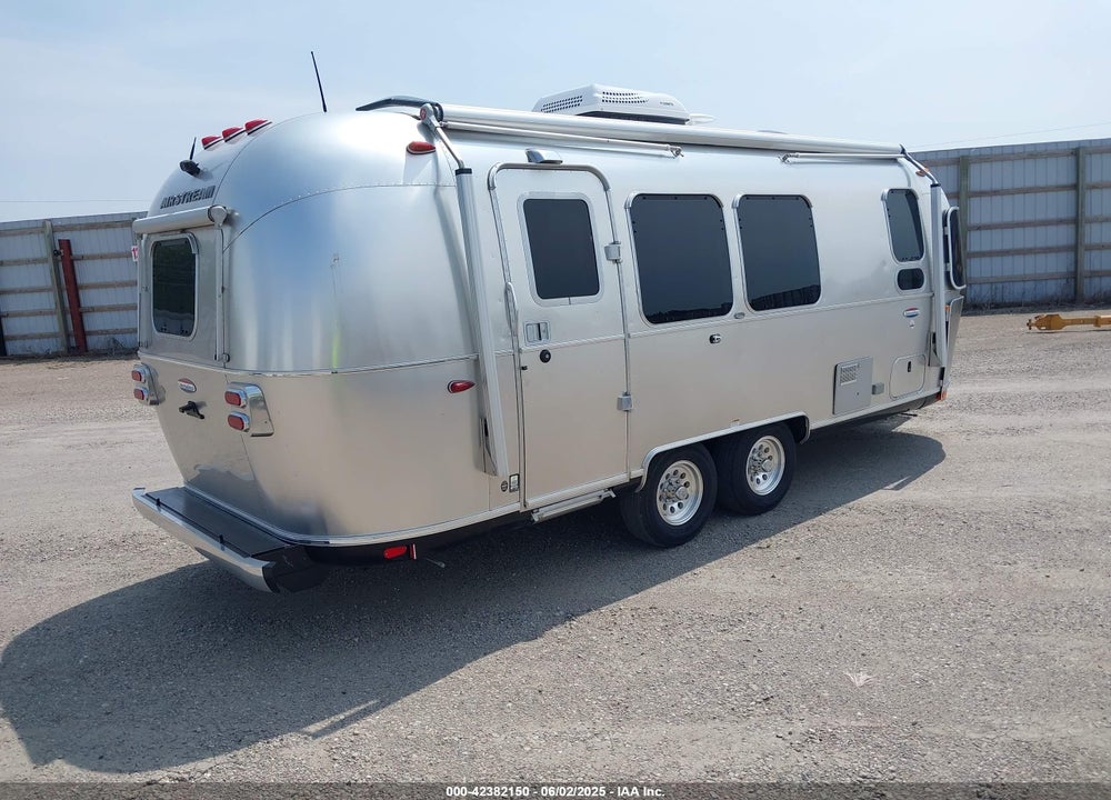 2018 AIRSTREAM INTERNATIONAL SERENITY 23FB TRAVEL TRAILER VIN: 1STKFAG24JJ544387