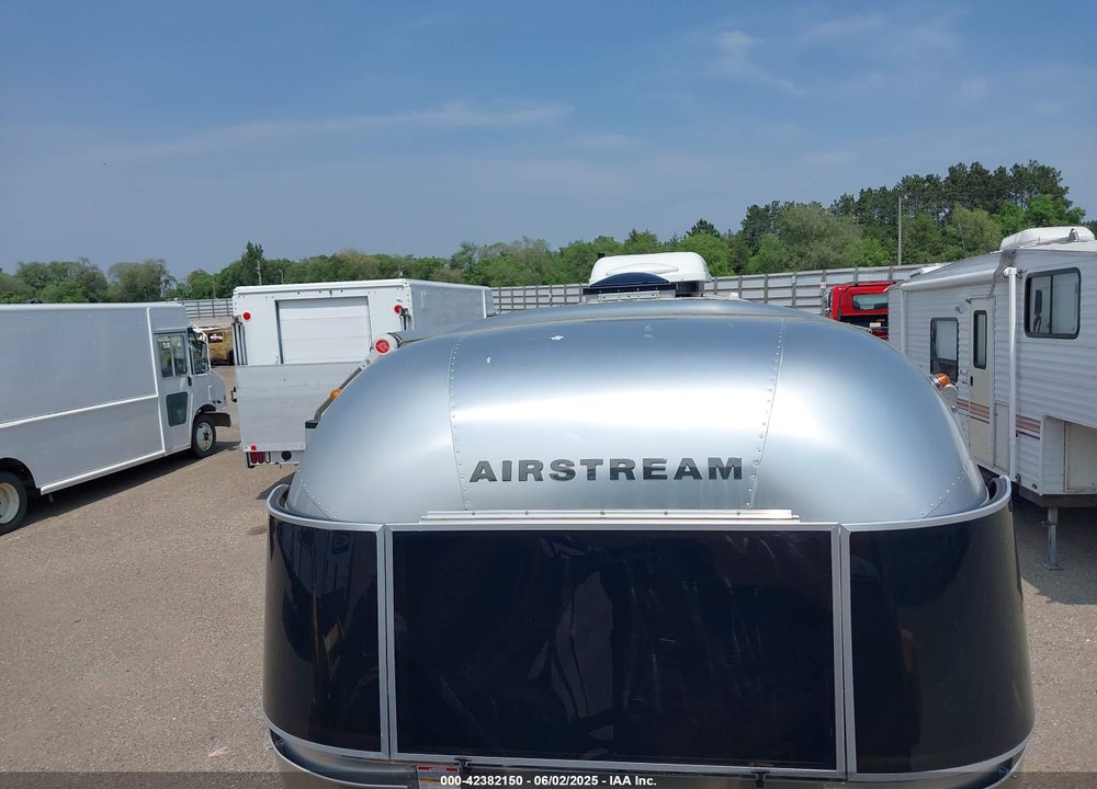 2018 AIRSTREAM INTERNATIONAL SERENITY 23FB TRAVEL TRAILER VIN: 1STKFAG24JJ544387